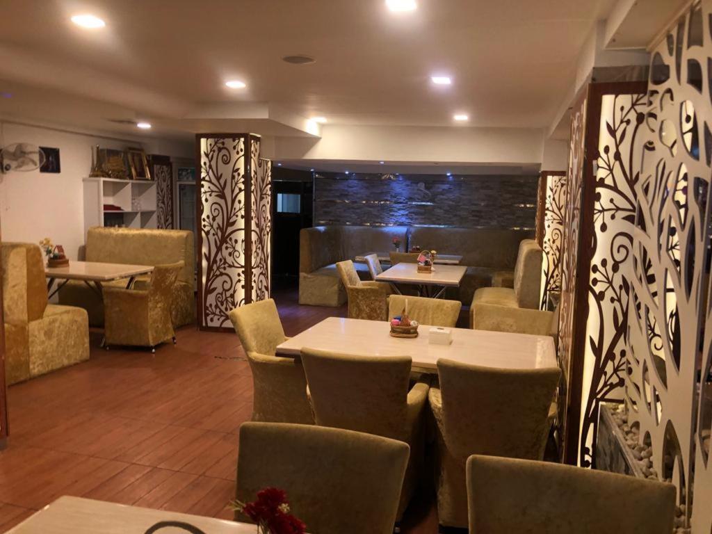 Abunawas Merry Inn At Walking Street Pattaya Luaran gambar
